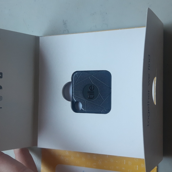 BNIB Black Geometric Tile Pro Tracker - Picture 5 of 6